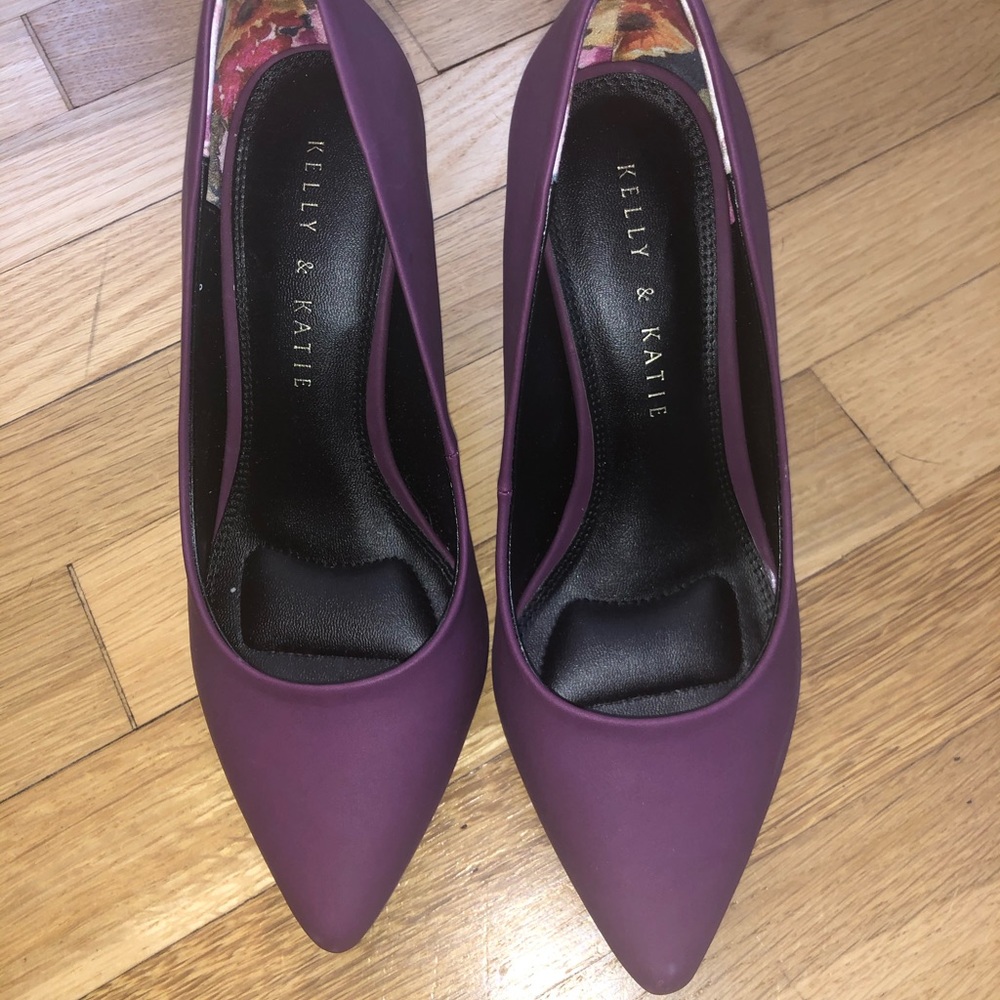 New Pumps! Nice low heel for work.